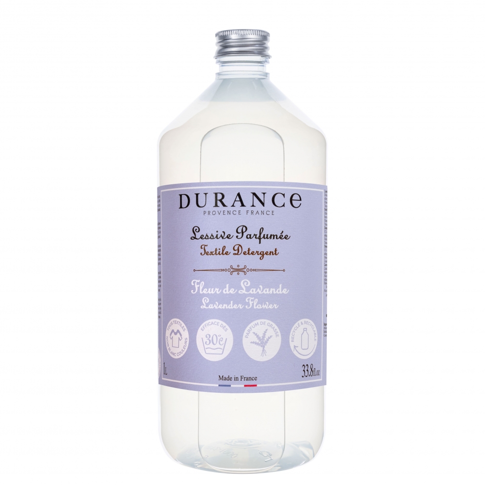 Durance flytende klesvask fylt med rene eteriske oljer.